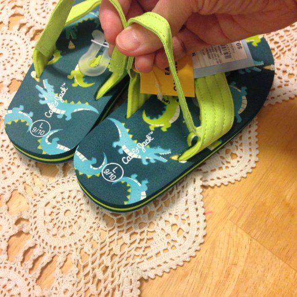 Cat & Jack NWT flip flops with alligators,size kids 9-10 - Picture 4 of 8